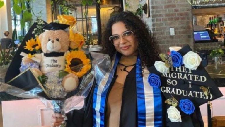 Hondureña se gradúa en Nueva York