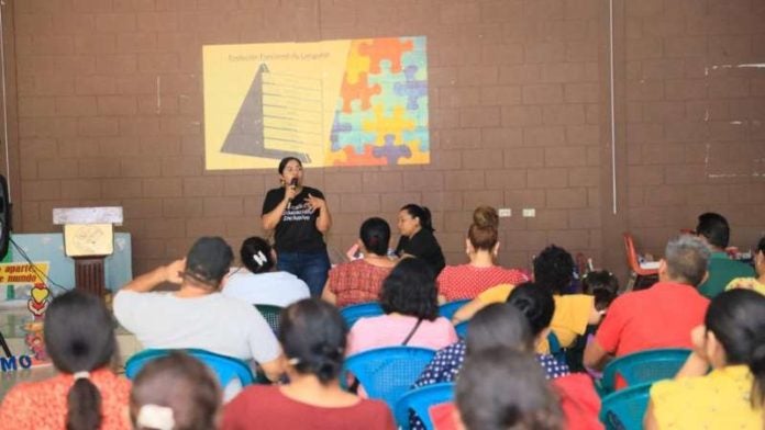 Alcaldía capacita a docentes