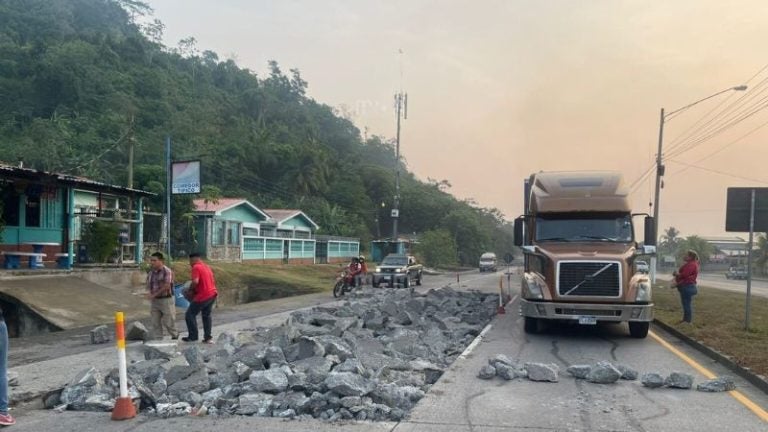 Liberan carretera en Baracoa, tras nueva protesta por «apagones»