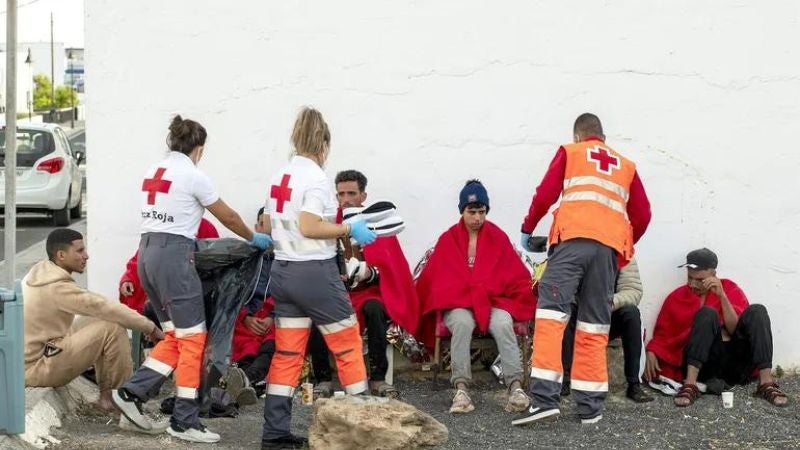 Rescatan unos 200 migrantes cuando trataban de llegar a las Islas Canarias