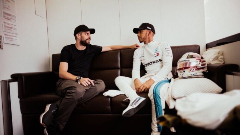 Piqué y Lewis Hamilton