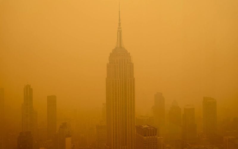 Nueva York bajo capa de humo