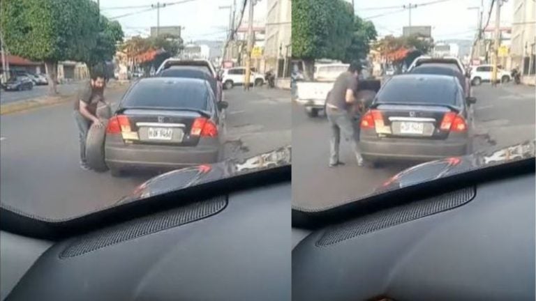 VIDEO | Sujeto roba llanta de repuesto a vehículo en Tegucigalpa