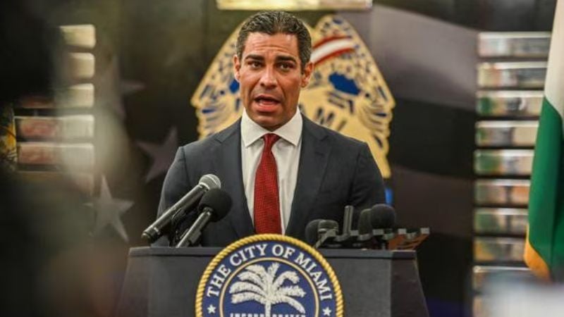 Alcalde de Miami, primer hispano en la carrera presidencial de EEUU