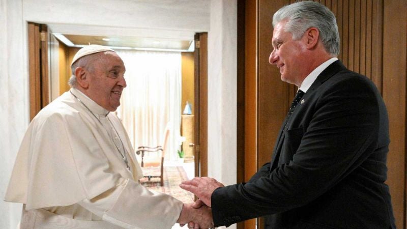 El papa recibe a Díaz-Canel, presidente de Cuba, en el Vaticano