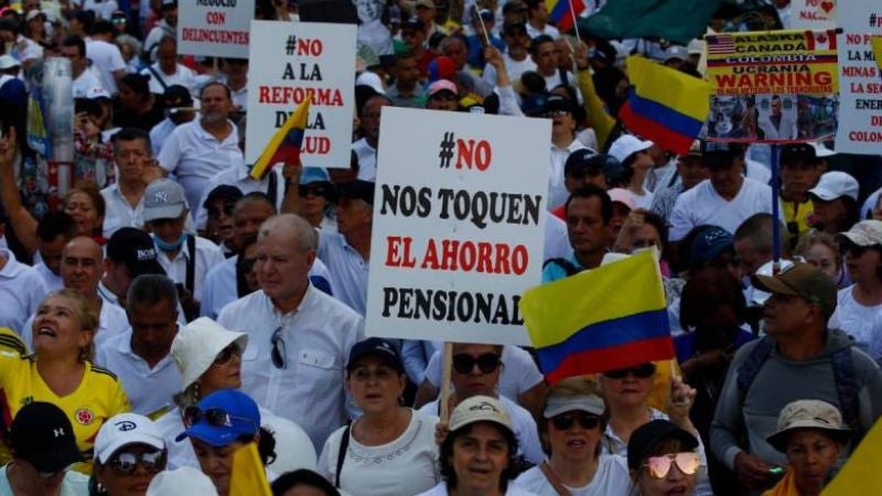 Más de 90 mil personas marcharon en contra del gobierno de Petro en Colombia