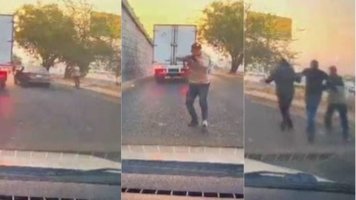 Cámara capta momento en que secuestran dos hombres en México