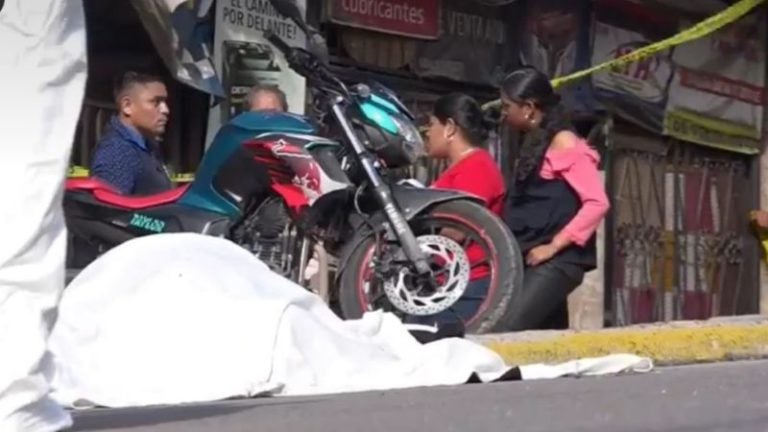 Hombre muere a balazos en punto de taxis de colonia capitalina.