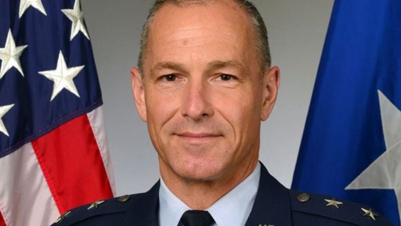 el general Scott L. Pleus