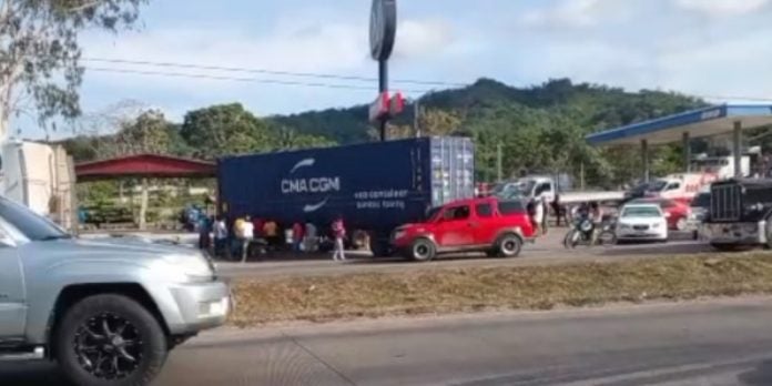 Motociclista en Puerto Cortés