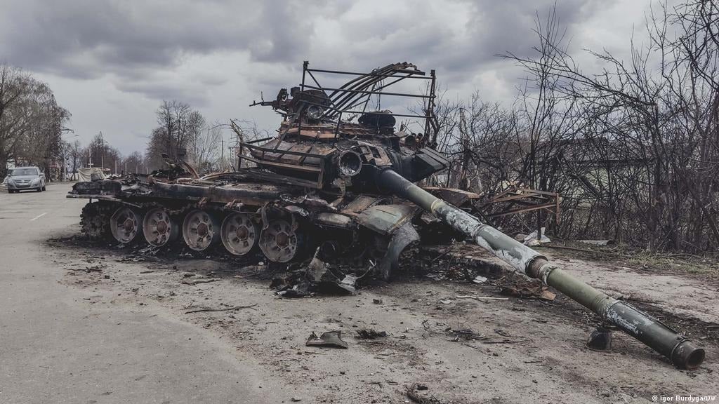 ucraniano convierte restos de tanques rusos obras de arte