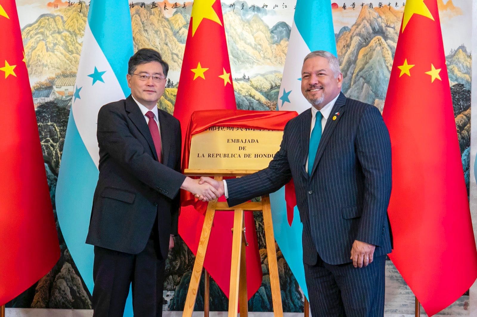 Honduras inaugura embajada en China