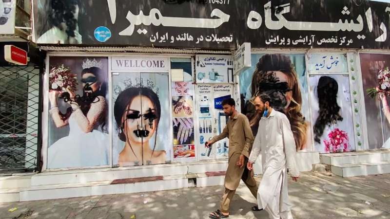 Prohíbe los salones de belleza en Afganistán