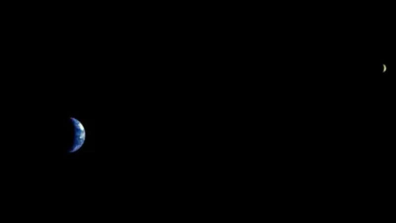 Fotografía de la Luna y la Tierra hace 20 años.