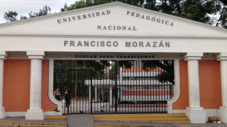 Encapuchados sacan a sindicalistas y abren portones de UPNFM