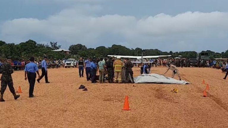 Embestidas por avión mueren 2 personas en pista de Puerto Lempira