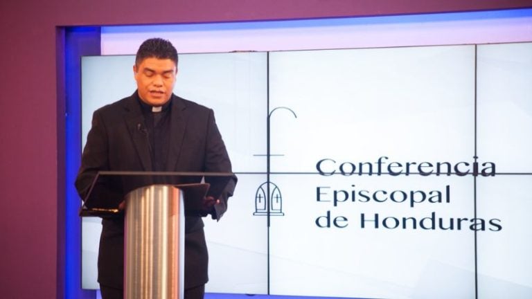 Iglesia católica llama a «respetar valores y no seguir ideologías»