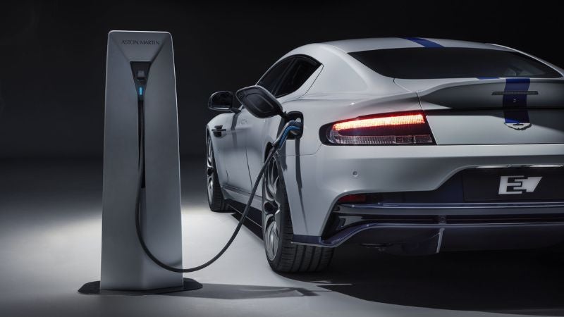 Aston Martin cierra acuerdo con Lucid para fabricar autos eléctricos