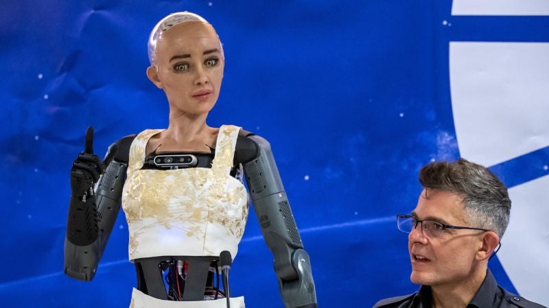 robots hablan en conferencia