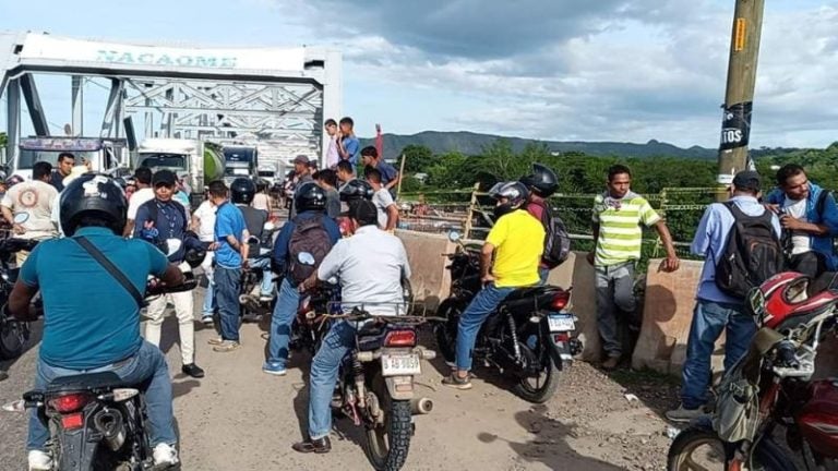 Pobladores se toman el puente Guacirope; exigen pavimentación