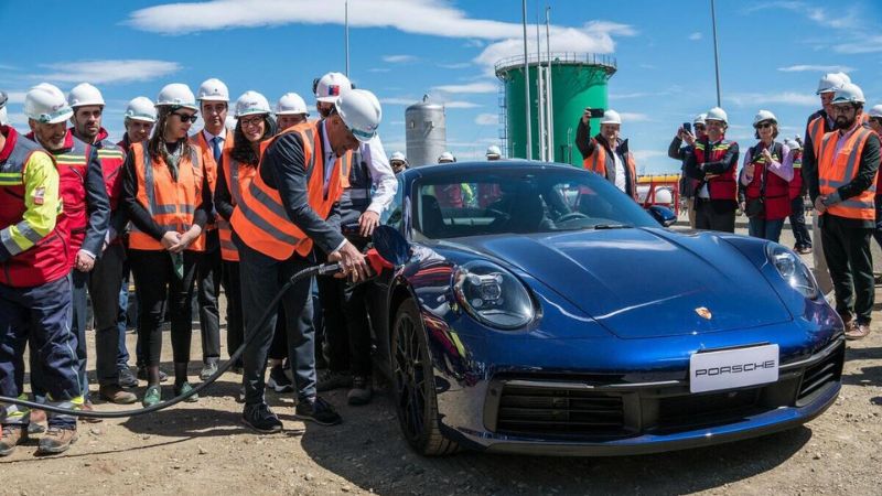 Porsche lanzará vehículo que reemplazará la gasolina por agua y O2