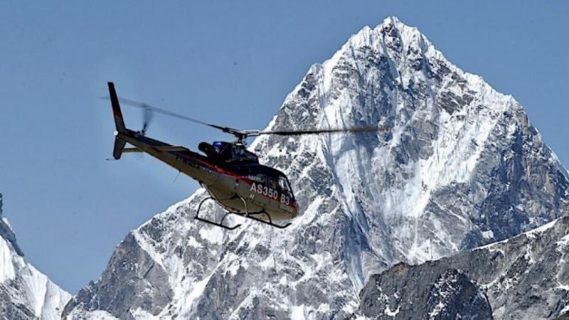Muere familia mexicana tras estrellarse su helicóptero en el Everest