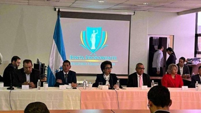 Junta Proponente admite 35 tachas y denuncias contra los 17 postulantes a fiscal