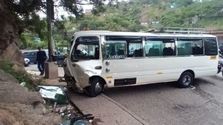 Accidente en colonia Los Pinos