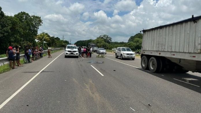 Motociclista muere al impactar en la parte trasera de un camión en la CA-5