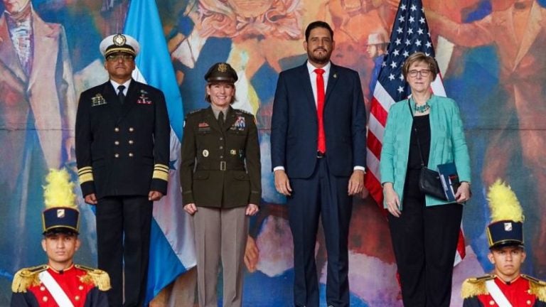 Comandante del Comando Sur EEUU vista Casa Presidencial