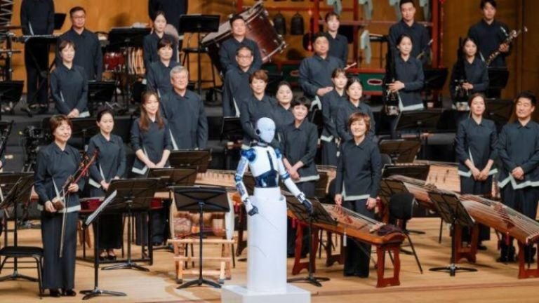 EveR 6: El robot "sordo" que debutó como director de orquesta