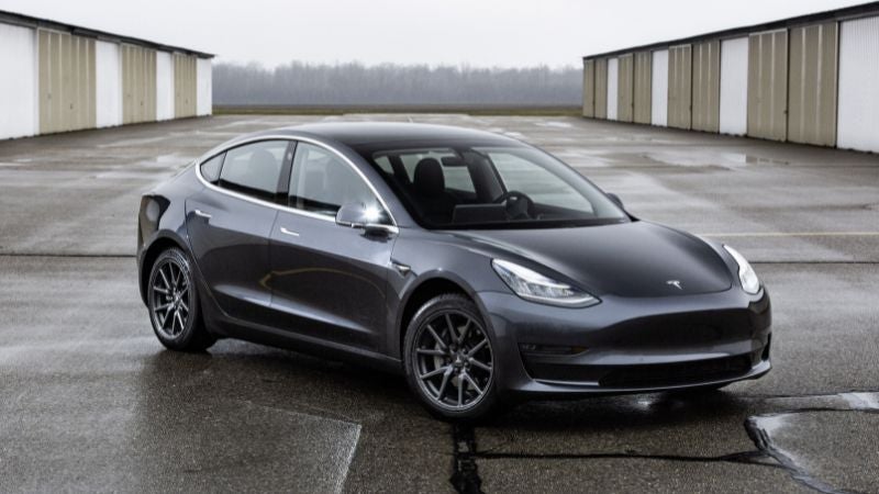 Tesla supera previsiones de ventas gracias a reducción de precios
