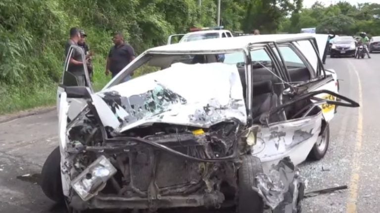 Taxista por poco muere aplastado en accidente en carretera a Olancho