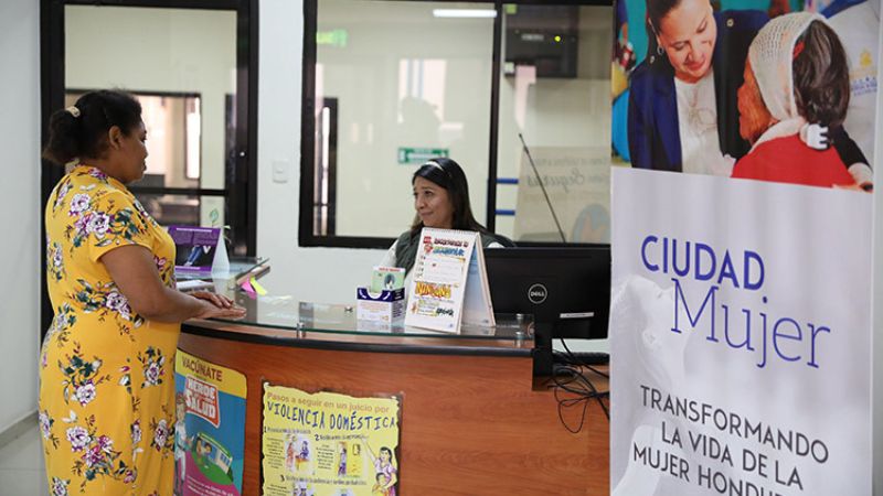 hondureñas buscan ayuda Ciudad Mujer