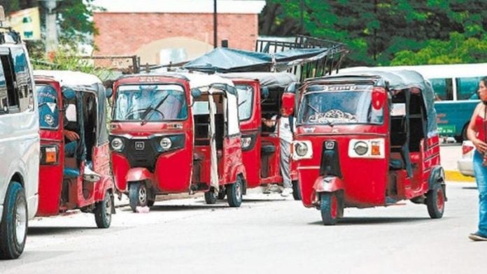 Anuncian legalización de mototaxis