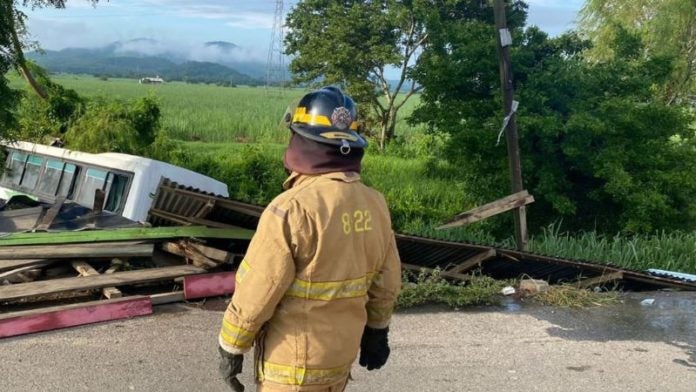 Bus se accidenta San Manuel