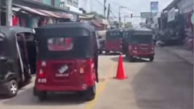 Protestan mototaxistas en Yojoa