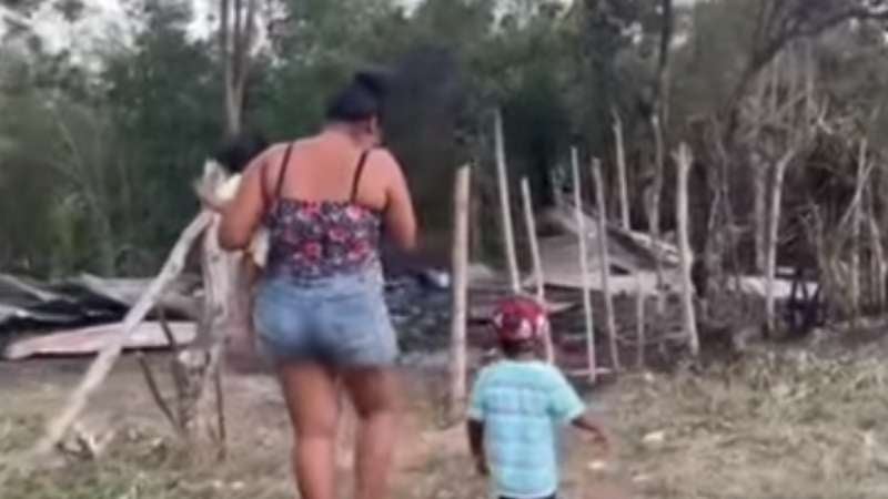 Incendio destruye casa de madre e hijos
