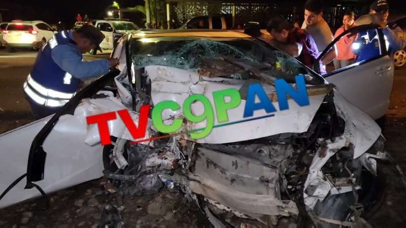 Así quedó el vehículo en que se movilizaban. Imagen cortesía de TV Copán.