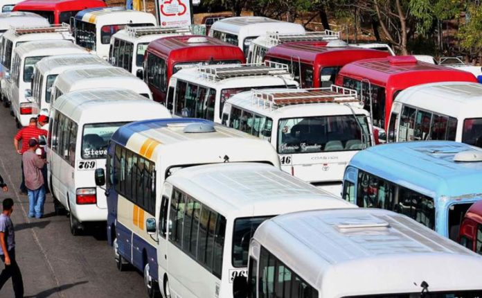 Transportistas anuncian paros a partir del lunes