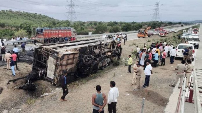 Incendio de autobús en India