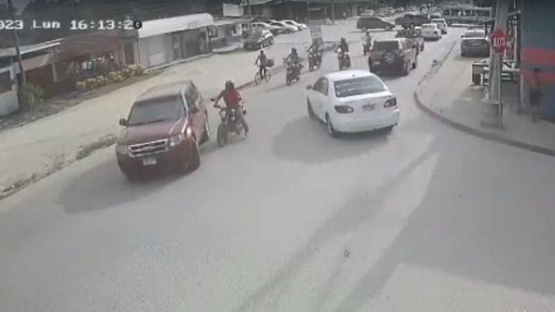 Camioneta arrastra motociclista en SPS