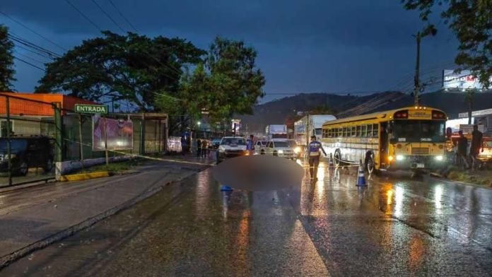 Motociclista muere atropellado en Choloma