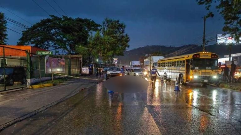 Motociclista muere atropellado en Choloma