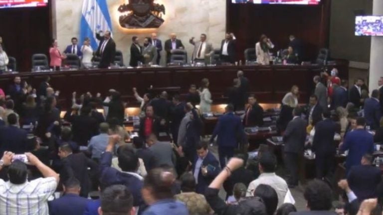 Congreso suspende sesión tras insurrección legislativa del PN