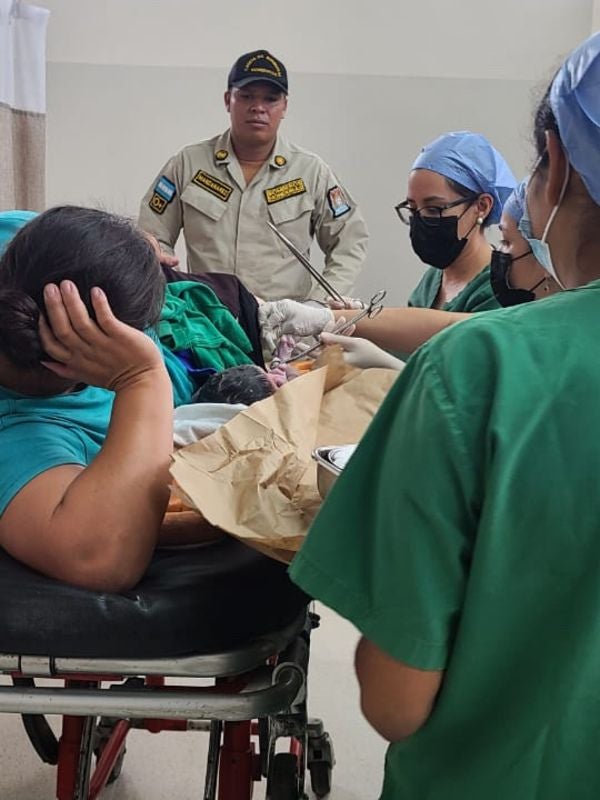 Mujer dio a luz a bebé en autobus de Catacamas