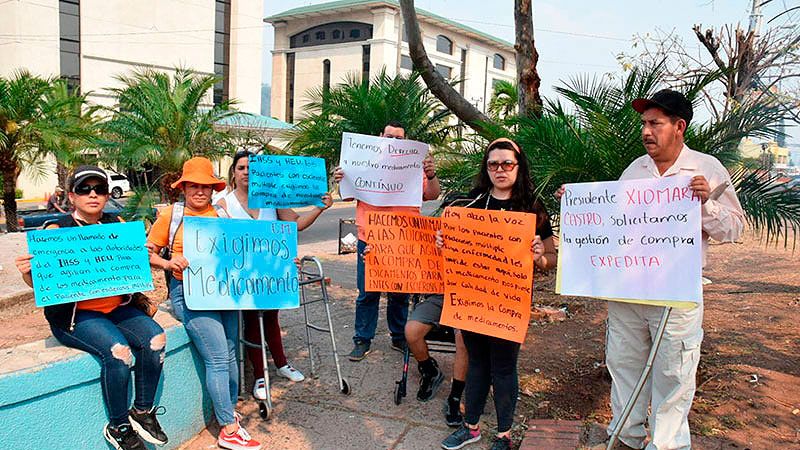 Pacientes de esclerosis múltiple protestan por falta de medicamentos