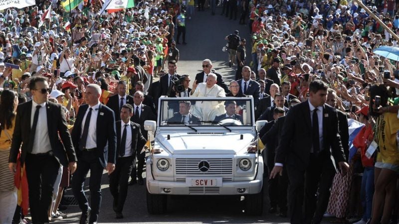 Papa Francisco reúne 1.5 millones de feligreses en Lisboa, Portugal
