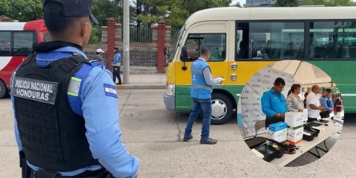 Sancionan a diez conductores durante operativos en la capital