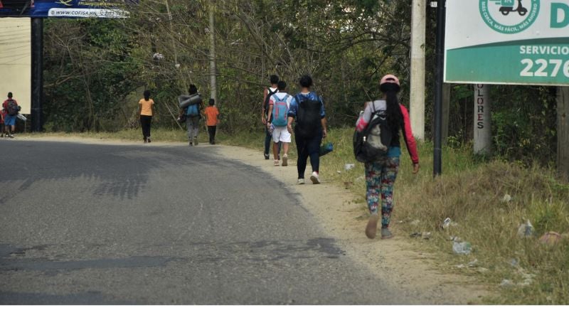 El 41% de migrantes que cruzan Honduras son mujeres y menores